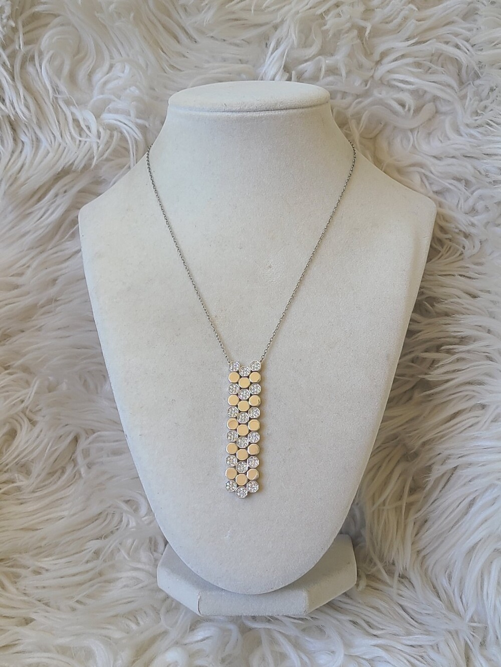 Very Rare Swarovski Lake Of Shimmer Silver Toned Necklacd-Excellent Condition
